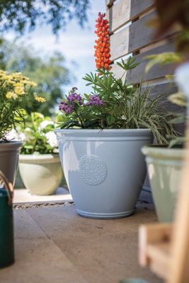 Pot Planter Indoor or Outdoor Lightweight Recycled Plastic Garden  Large Eden Emblem Plant Pot - L45 x W45 x H38 cm - White - 4