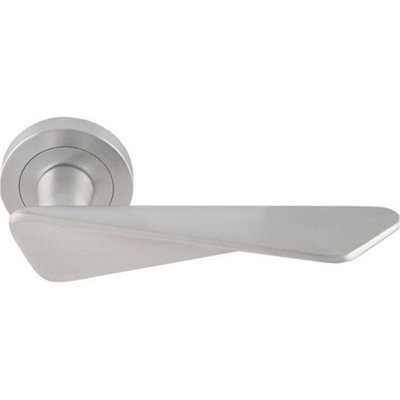 Premium Angle Twist Door Handle Set - Satin Chrome Designer Lever On Round Rose