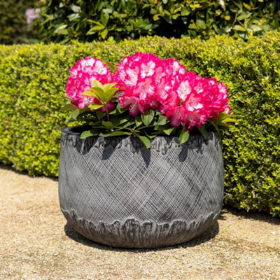 Primrose Pattern Textured Fibrecotta Round Planter In Charcoal 23cm