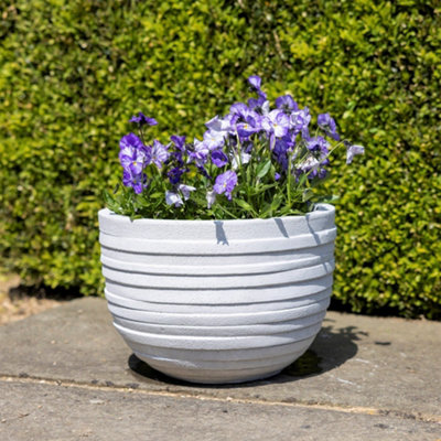 Primrose Ribbed Texture Fibrecotta Round Planter In Matt White 20cm