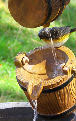 Primrose Solar Powered Wishing Well Garden Outdoor Water Feature Fountain 74cm