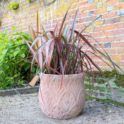 Primrose Textured Terracotta Round Patterned Planter In Dust Pink 48cm