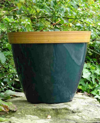 Provence planter in Green set of 2 with bamboo effect rim - made from 100% recycled plastic