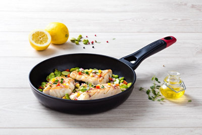 Pyrex Optima Frying Pan - 26cm - Aluminium Frying Pan with Soft Grip ...