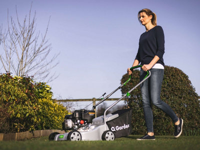 Q garden deals petrol lawn mower