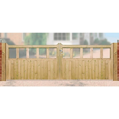 QUORO Wooden Driveway Garden Gates 2400mm Wide x 900mm High