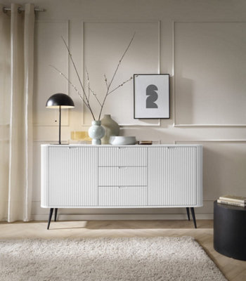 シャープ　Mebius Radiant Zova Sideboard Cabinet H870mm W1680mm D390mm in Pristine
