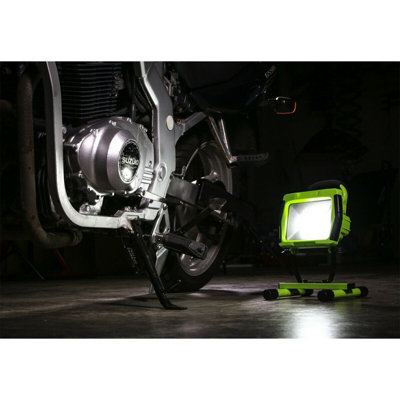 Rechargeable Portable Floodlight - 30 SMD LED - Weatherproof - 1000 Lumens