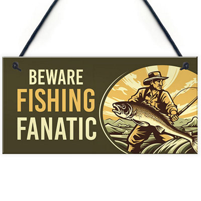 https://media.diy.com/is/image/KingfisherDigital/red-ocean-beware-fishing-finatic-sign-funny-fishing-sign-gifts-for-men-novelty-fisherman-gifts-for-dad-grandad-son-brother~5056548773611_01c_MP?$MOB_PREV$&$width=618&$height=618