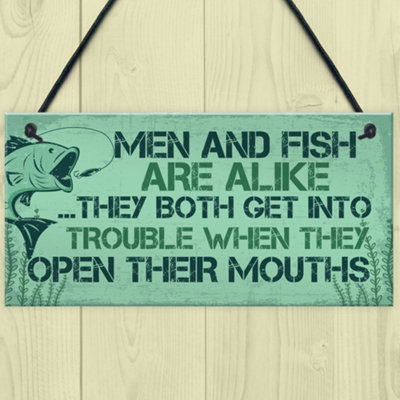 https://media.diy.com/is/image/KingfisherDigital/red-ocean-funny-fishing-gifts-for-men-novelty-fishing-gifts-accessories-for-dad-grandad-gift-ideas-for-men~5056293508735_02c_MP?$MOB_PREV$&$width=618&$height=618