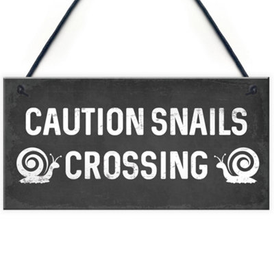 Red Ocean Funny Snails Crossing Garden Sign Novelty Hanging Garden Shed ...