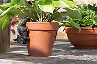 Red Squirrel Plant Pot Hanger - L13 x W4.5 x H7 cm