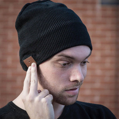 RED5 Polyester Wireless Beanie Hat In Black