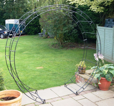 Round Arch Inc Ground Spikes - Garden Moon Gate Archway - Solid Steel - L66 x W238.8 x H228.6 cm - Antique Black