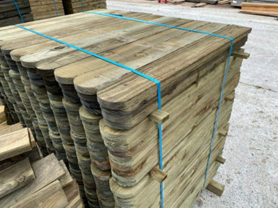 Round Top Picket Fencing Pales 3ft Green Treated - Pack of 10 - 5