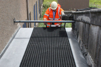 Rubber Rooftop Walkway Duckboard Matting Cellmax 100 x 150cm Black