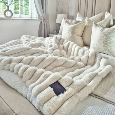 rucomfy Ribbed Faux Fur Blanket Ivory Soft Cosy Luxury Throw for
