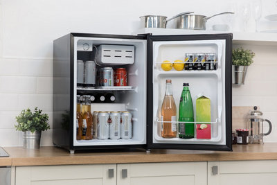 https://media.diy.com/is/image/KingfisherDigital/russell-hobbs-mini-fridge-65-litre-table-top-fridge-black-rhttf67b~5060440043970_02c_MP?$MOB_PREV$&$width=618&$height=618