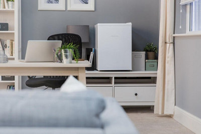 Russell Hobbs Mini Fridge 65 Litre Table Top Fridge White RHTTF67W