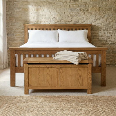 Rustic Oak Blanket Storage Bedding Box
