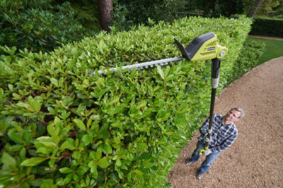 B&q ryobi best sale hedge trimmer