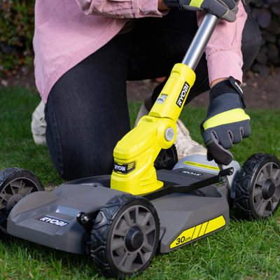 Ryobi lawn on sale mower b&q