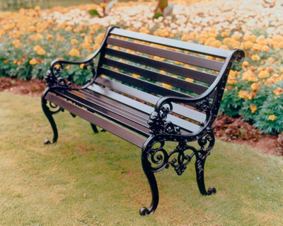 Sandringham Bench British Made High Quality Cast Aluminium Garden Furniture L126 x W68 x H82 cm DIY at B Q