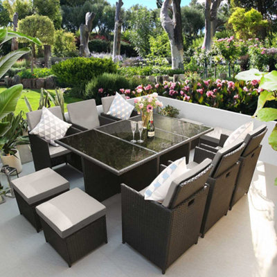 Cube dining table and deals chairs outdoor