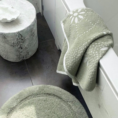 Sculpted Floral Patterned Bath Sheet - Sage Green