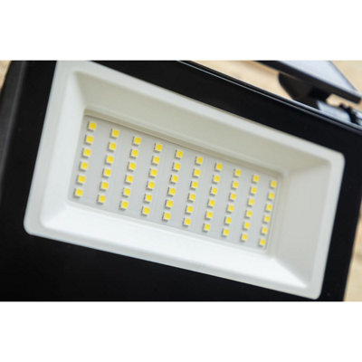 Sealey Extra-Slim Solar Floodlight With Wall Bracket 30W SMD LED 3000LM LED30S