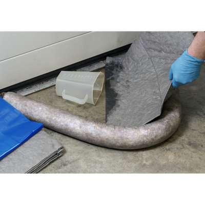 Sealey Spill Control Kit 15 Litres Pad - 500 x 400mm Sock - 80mm x 1.2m SCK15