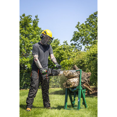 Sealey SV20 Series Chainsaw Kit 2x20V 4Ah 35cm Bar Heavy Duty CP40VCSKIT - 4