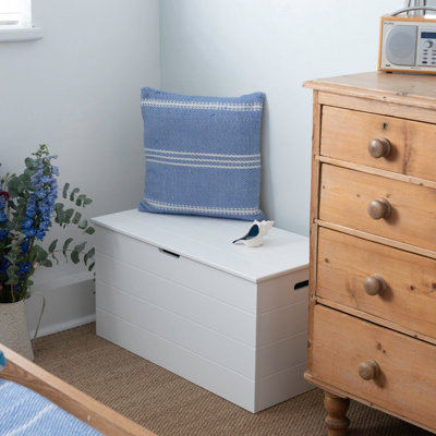 White shaker deals style blanket box