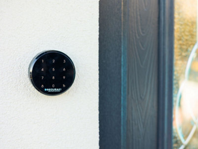 Securaki Smart Lock Bundle, Smart lock, Digital KeyPad, WIFI Bridge and Bluetooth key fob