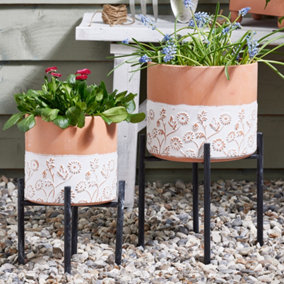 Set of 2 Embossed Floral Finish Traditional Rustic Indoor Outdoor Garden Flower Pot Planters