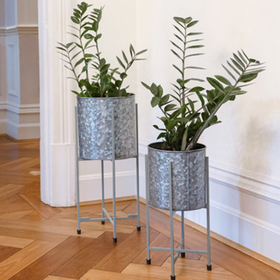 Set of 2 Freestanding Galvanised Indoor Outdoor Garden Planters (Dia) 63cm, (H)27cm