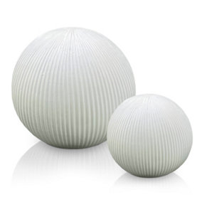 Set of 2 IDEALIST Vertical Ribbed White Outdoor Garden Decorative Balls: D24.5 H22.5 cm + D31.5 H29.5 cm