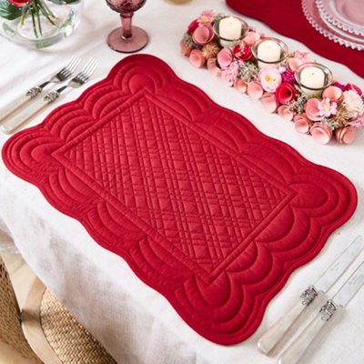 Set of 2 Luxury Red Quilted Scalloped Dinning Table Placemats Table Clothes  50cm