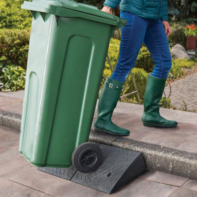 Set of 2 Rubber Kerb Ramps Durable and Stable with Drainage Holes Slip Resistant for Wheelchairs Bikes and Wheelie Bins