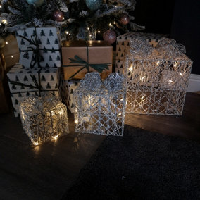 Set of 3 15/20/30cm Warm White Battery Operated LED Silver Gift Box Christmas Decoration