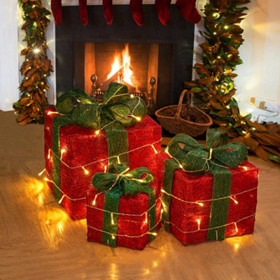 Christmas Table Present Box – Red Cardboard Party Decoration Gift Box – Secret Santa & Festive Décor
