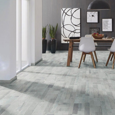 Set of 36 Light Grey Realistic Wood Effect Self Adhesive Vinyl Tiles Flooring Covering 5m²