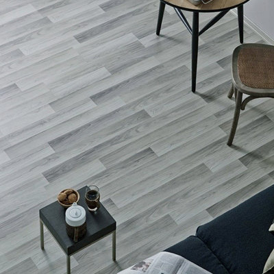 Set of 36 Light Grey Realistic Wood Effect Self Adhesive Vinyl Tiles Flooring Covering 5m²