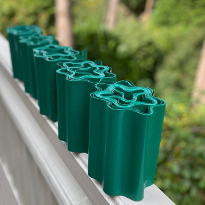 Set of 5 Green Plastic Garden Lawn Edging (9m x 15cm Roll)