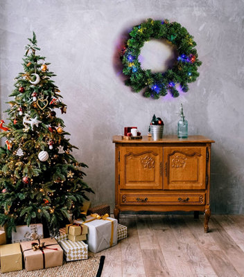 Shatchi 55cm Pre-Lit Green Christmas Wreath Alaskan Pine with 30 Multicolour LEDs