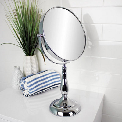 Vanity mirror with clearance magnification