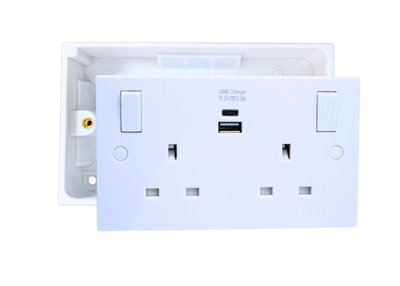 SHPELEC White Square Edge 13A 2 Gang Switched Socket with USB Ports (Type A & C) and 25mm Surface Mount Pattress Box Price Comparisons | Compare The Build