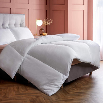 Silentnight Hotel Collection Duvet, 13.5 Tog Double DIY at B&Q