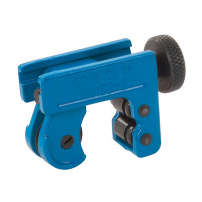 Silverline Mini Tube Cutter 3 22mm DIY at B&Q