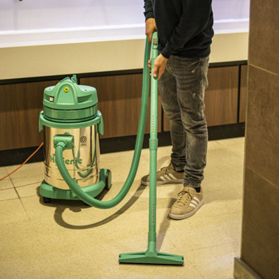 SkyVac Hygenie Internal Cleaning Vacuum, Hygienic Cleaning System. 5.5M Telescopic Pole Package.